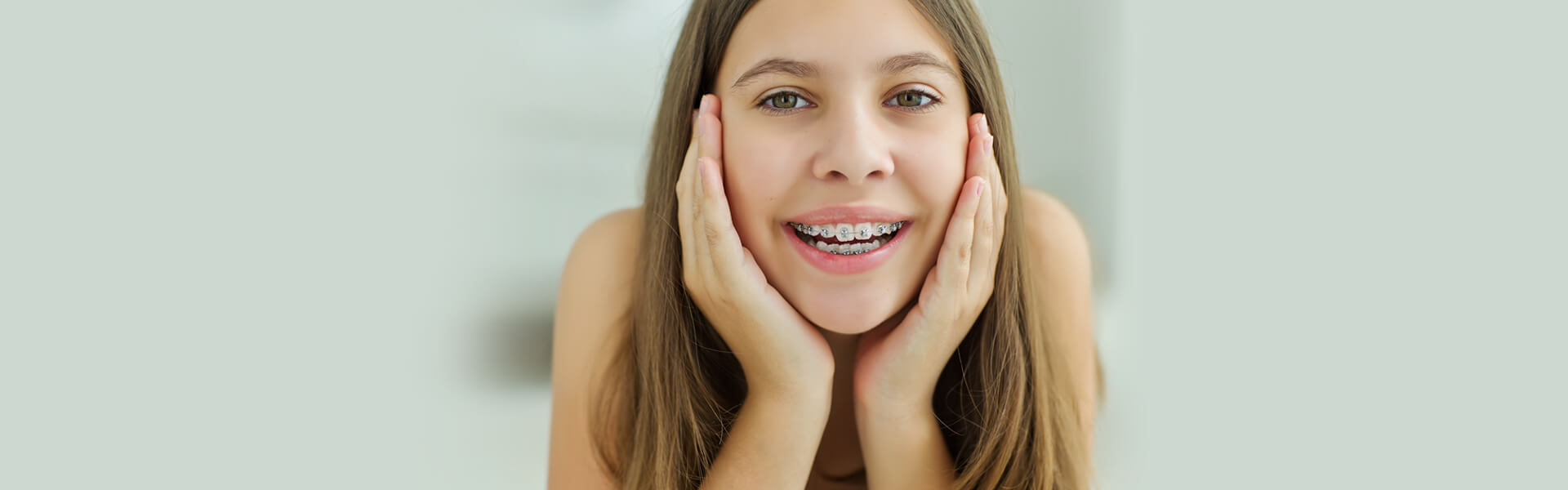 Orthodontic Treatment with Invisalign Encouraging Patients to Straighten Teeth